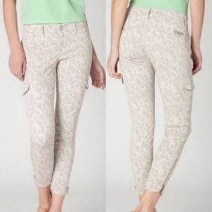 Anthropologie Level 99 Skinny Floral Cargo Pants